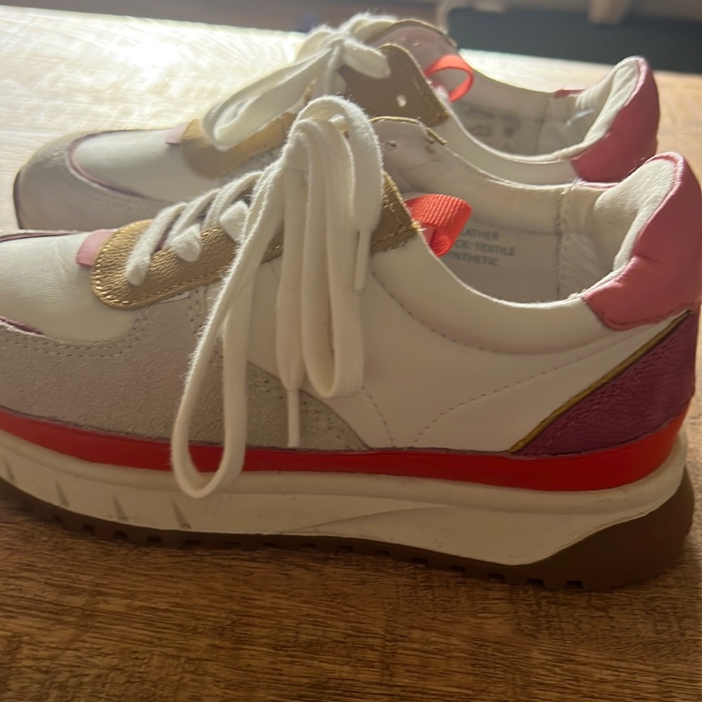 Ladies comfy sneakers